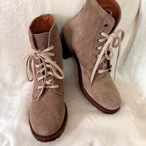 Frye Tan Beige Suede Leather 6G Women's Lace-Up boots. Size 6